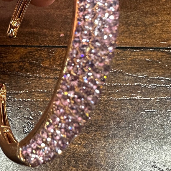 Joan Boyce lavender crystal bangle on rosegold tone hinged hardware - Picture 4 of 4